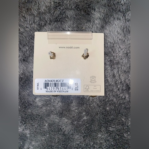 BNWT Nadri Crystal Gold Drop Earrings $75 - Picture 4 of 4